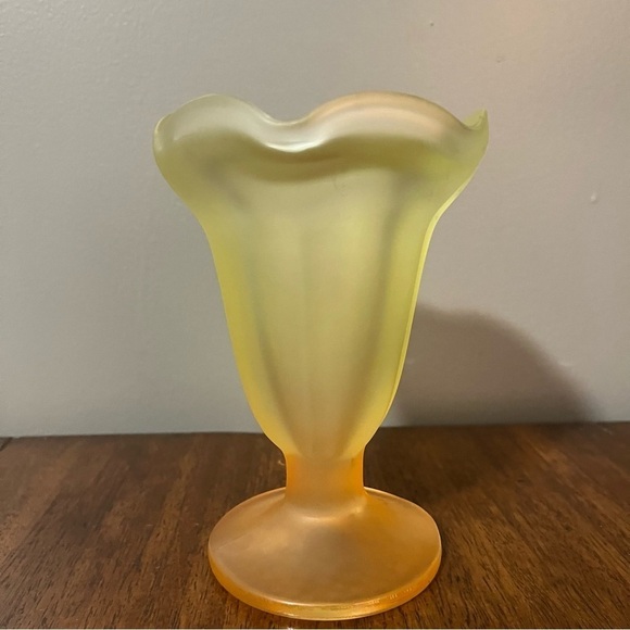 Vintage LIBBEY Frosted
Sundae Glass with Scalloped Rim Yellow & Orange Base - Picture 4 of 14